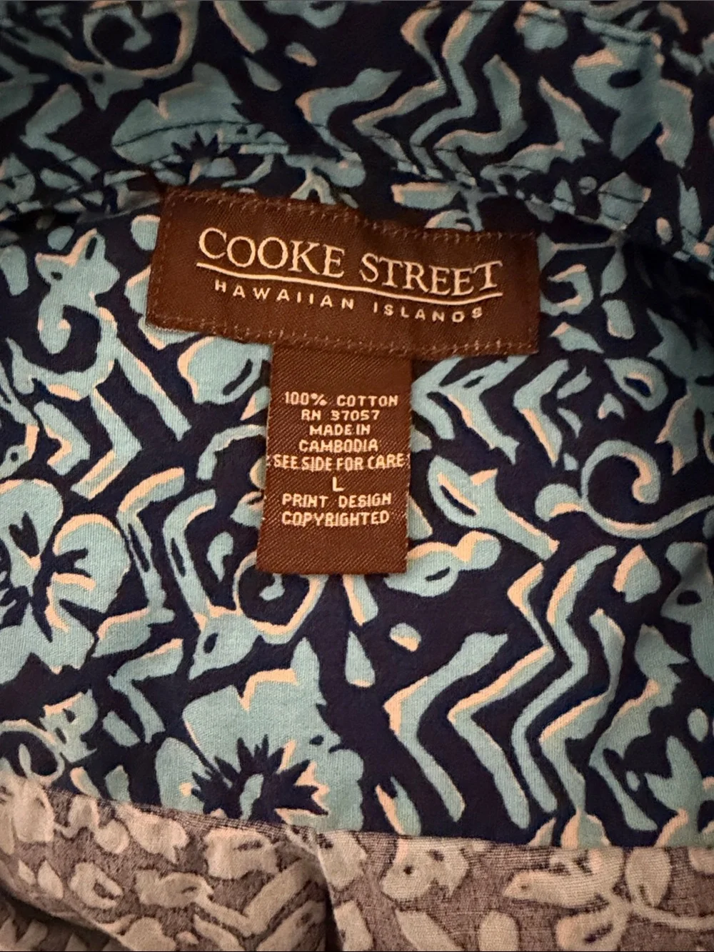 Men's Casual Short-Sleeve Button-Down Shirt in Teal Pattern